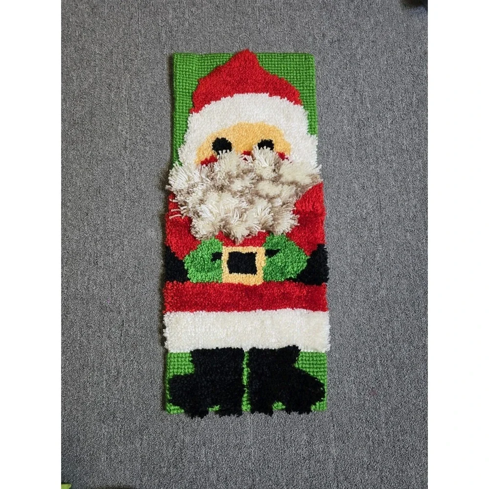 VTG Christmas Santa Claus with Bushy Beard Latch Hook Completed Wall Hanging Rug